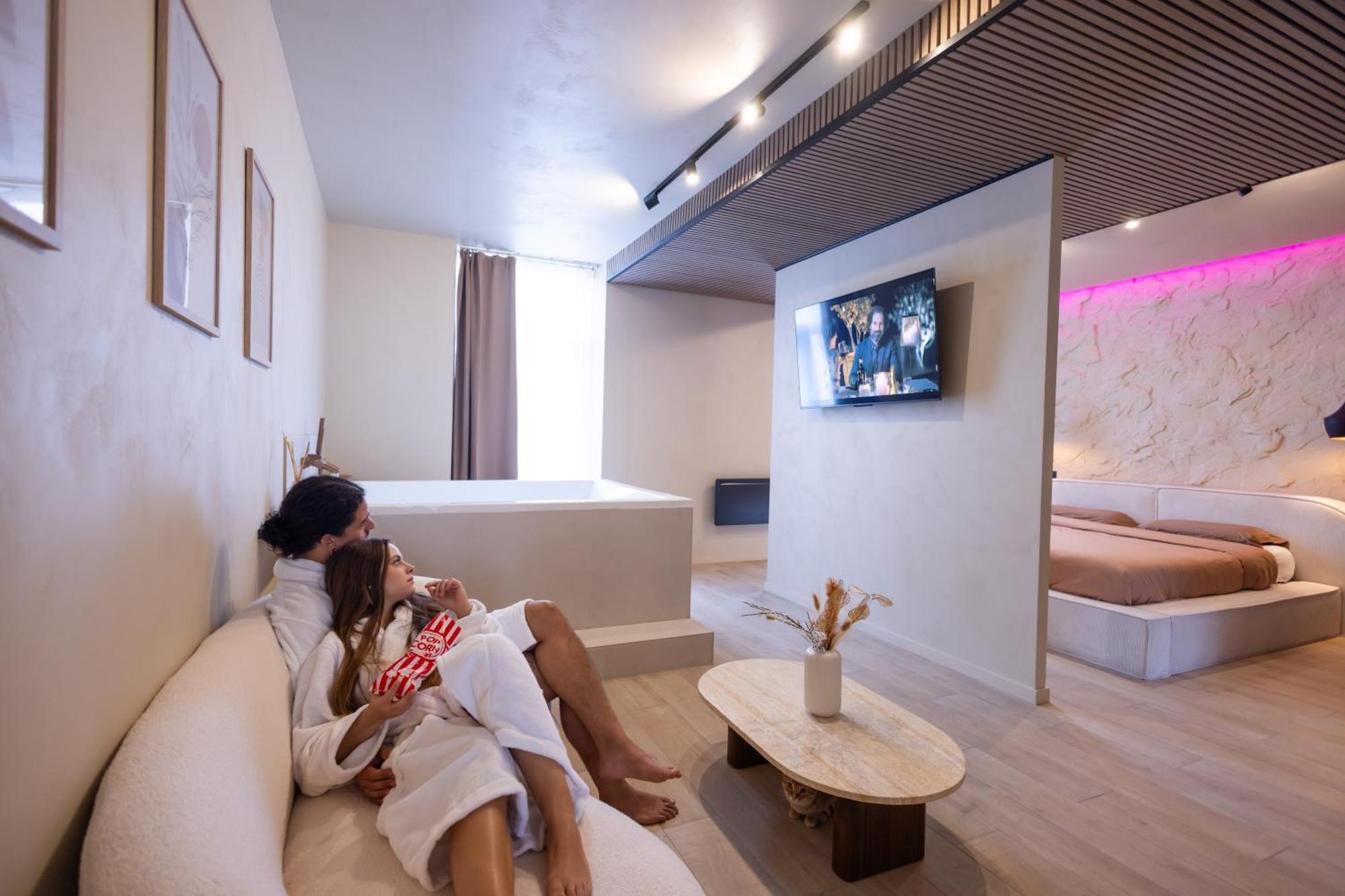 Harmony Room Suite Avec Balneo 앙제 외부 사진